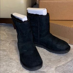 Women black Uggs